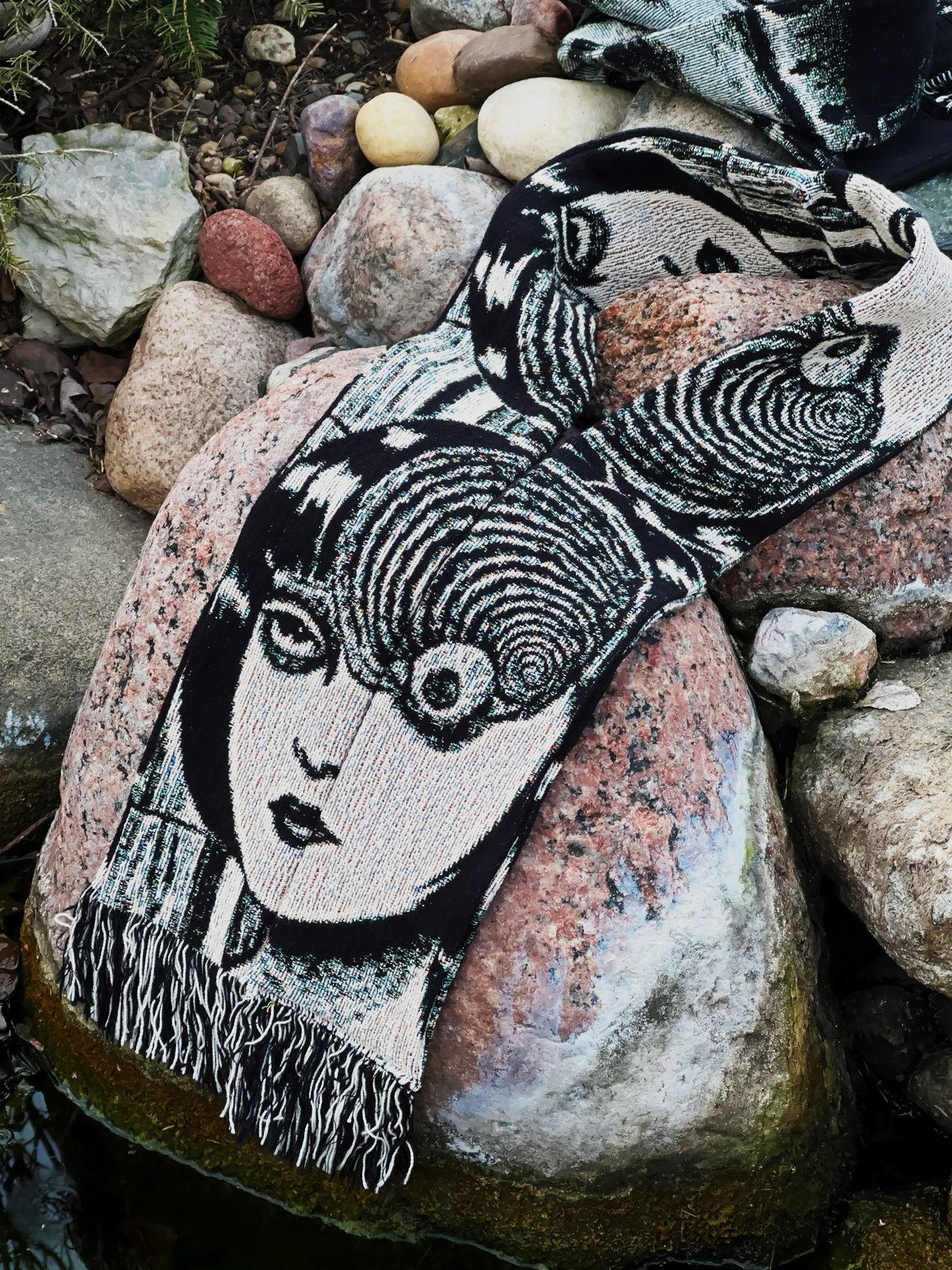 JUNJI ITO SPIRAL TAPESTRY SCARF